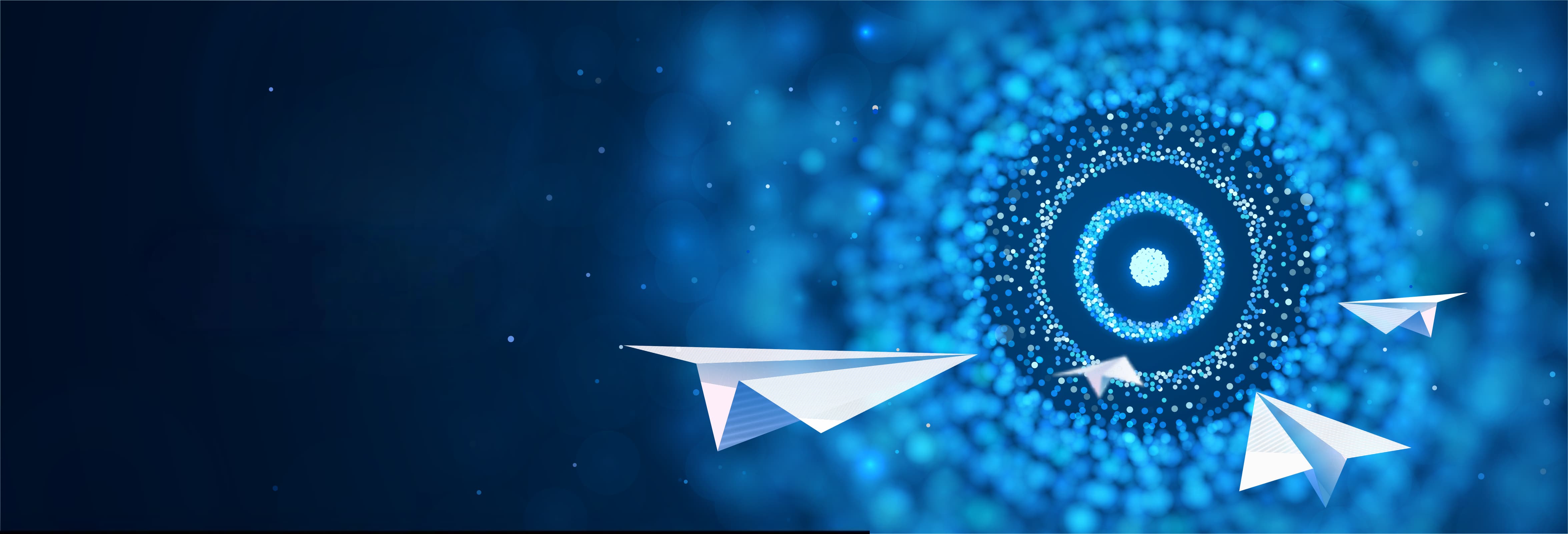 ein papierflieger fliegt auf eine blaue zielscheibe zu