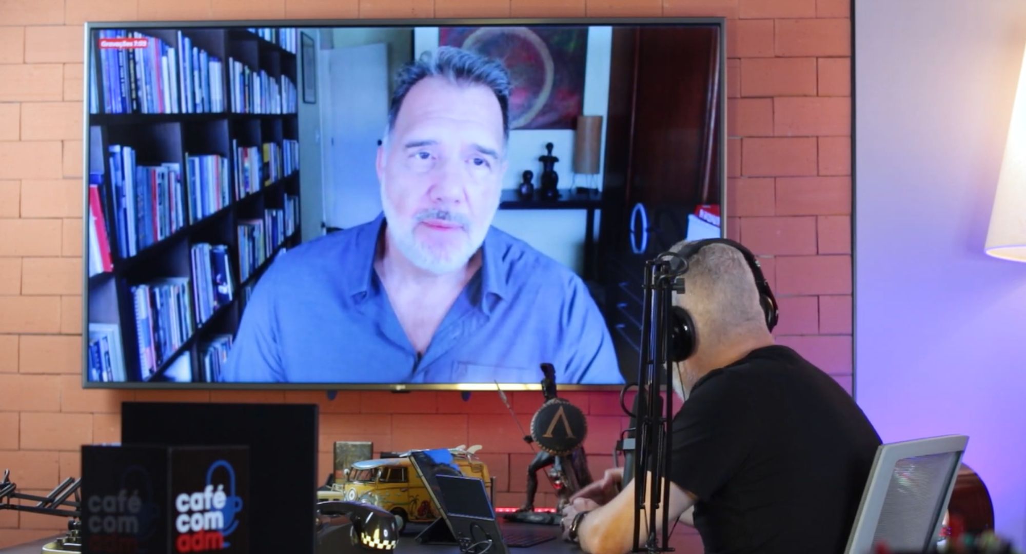 Captura de tela do episódio 484 do Café com ADM, com Stavros Frangoulidis