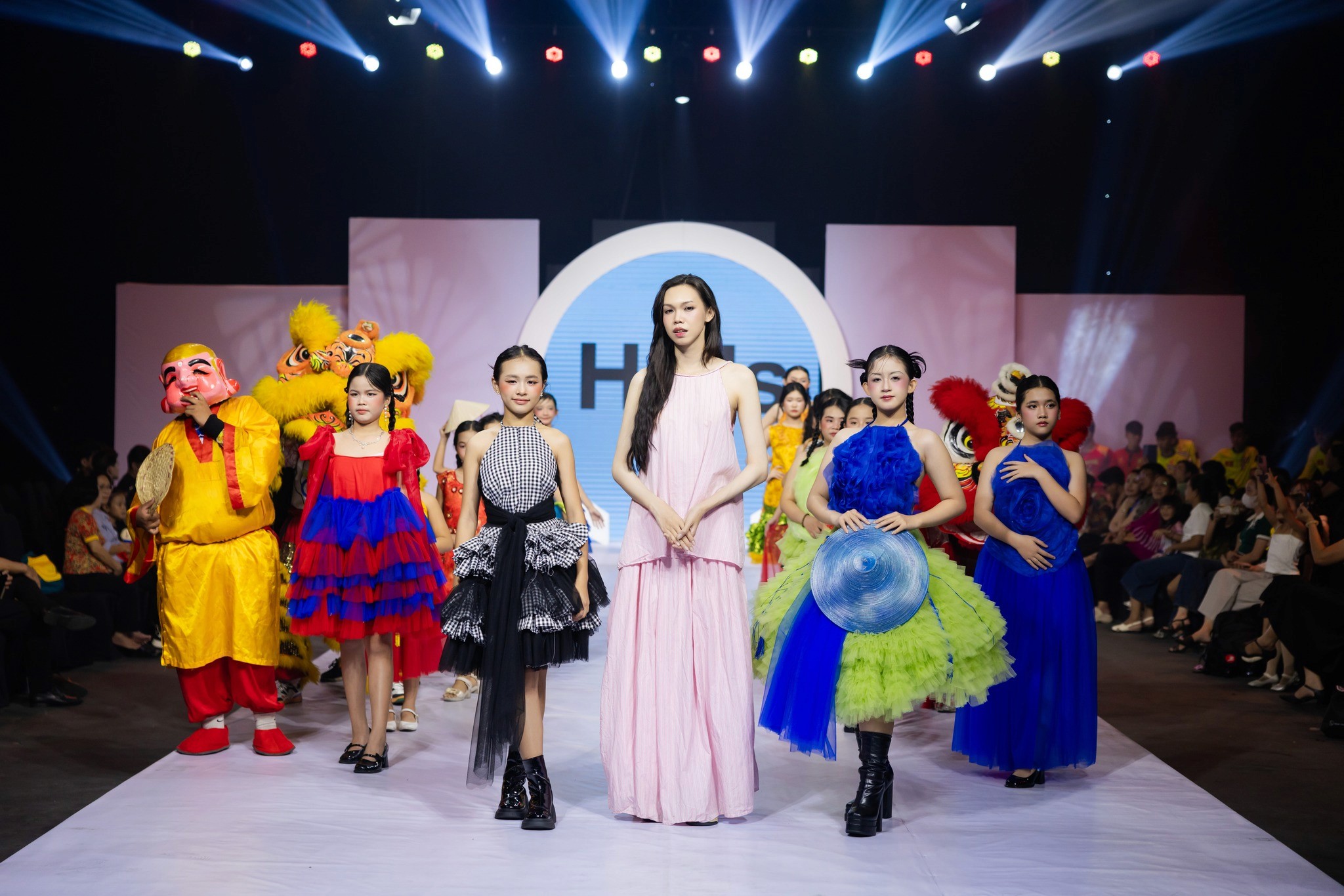 Bản sắc Việt thăng hoa trong các dự án của sinh viên Khoa Thiết kế – Nghệ thuật HSU