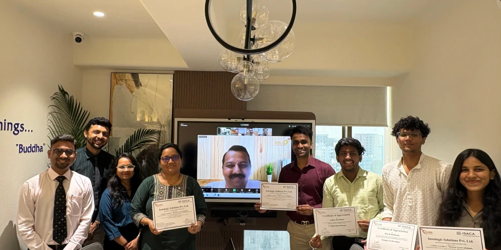 The image is from Instalogic, business intelligence solutions.