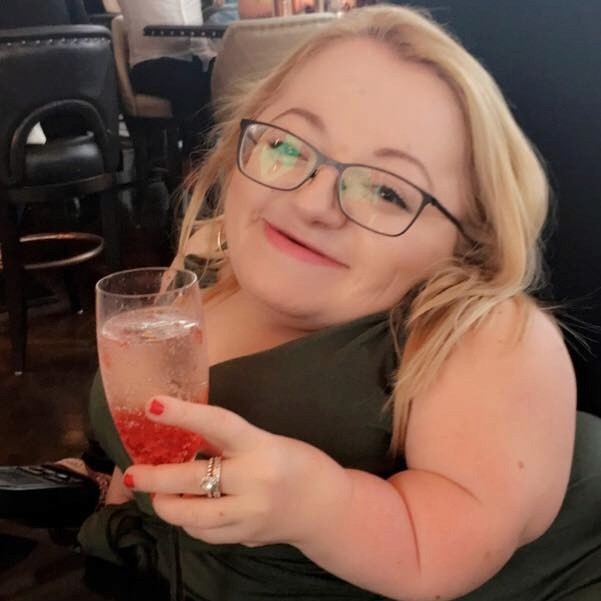 Gem holding prosecco drink