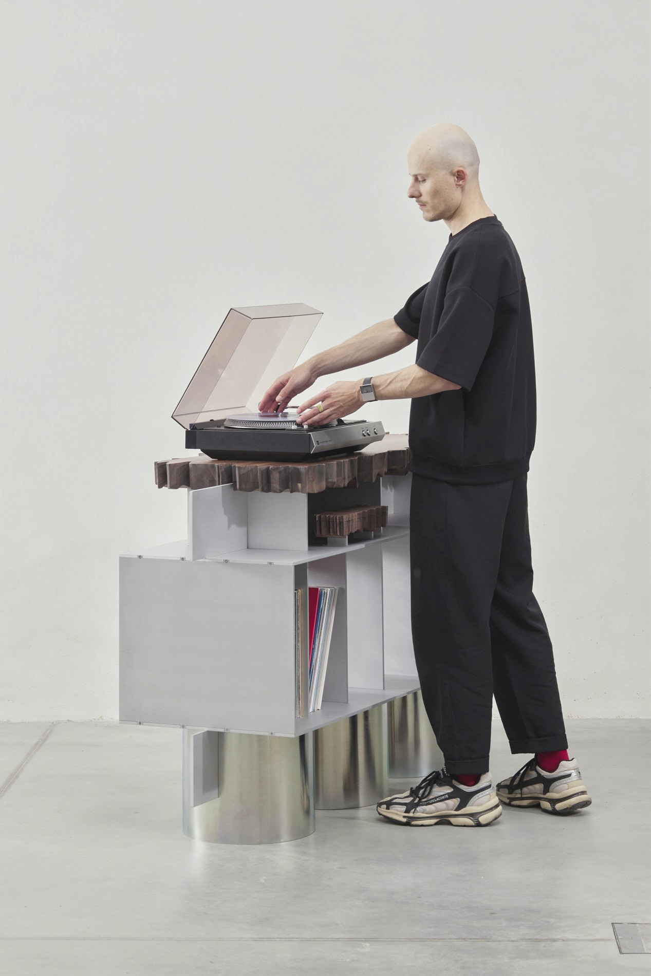 audio-altar-vinyl-cabinet-aluminium-steel-wood-design-jiri-krejcirik