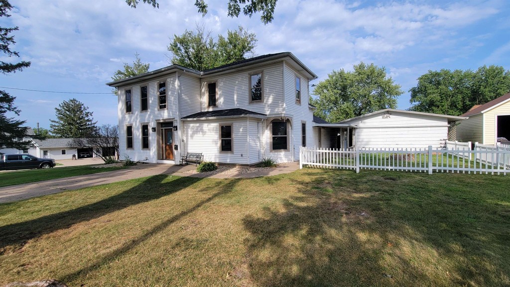 408 S Adams Street, Lancaster, front photo
