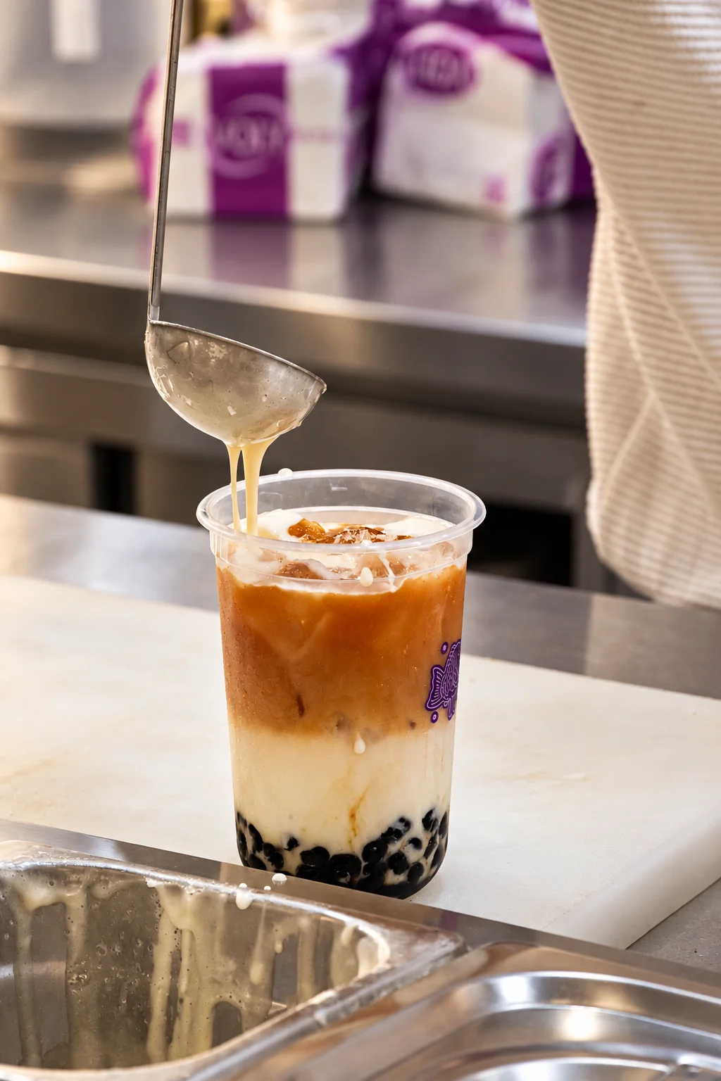 Boba tea with Cheezo being poured at Bungeo