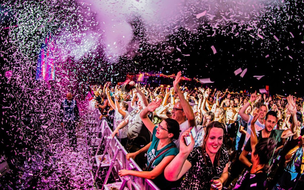 ASM Festival publiek en confetti