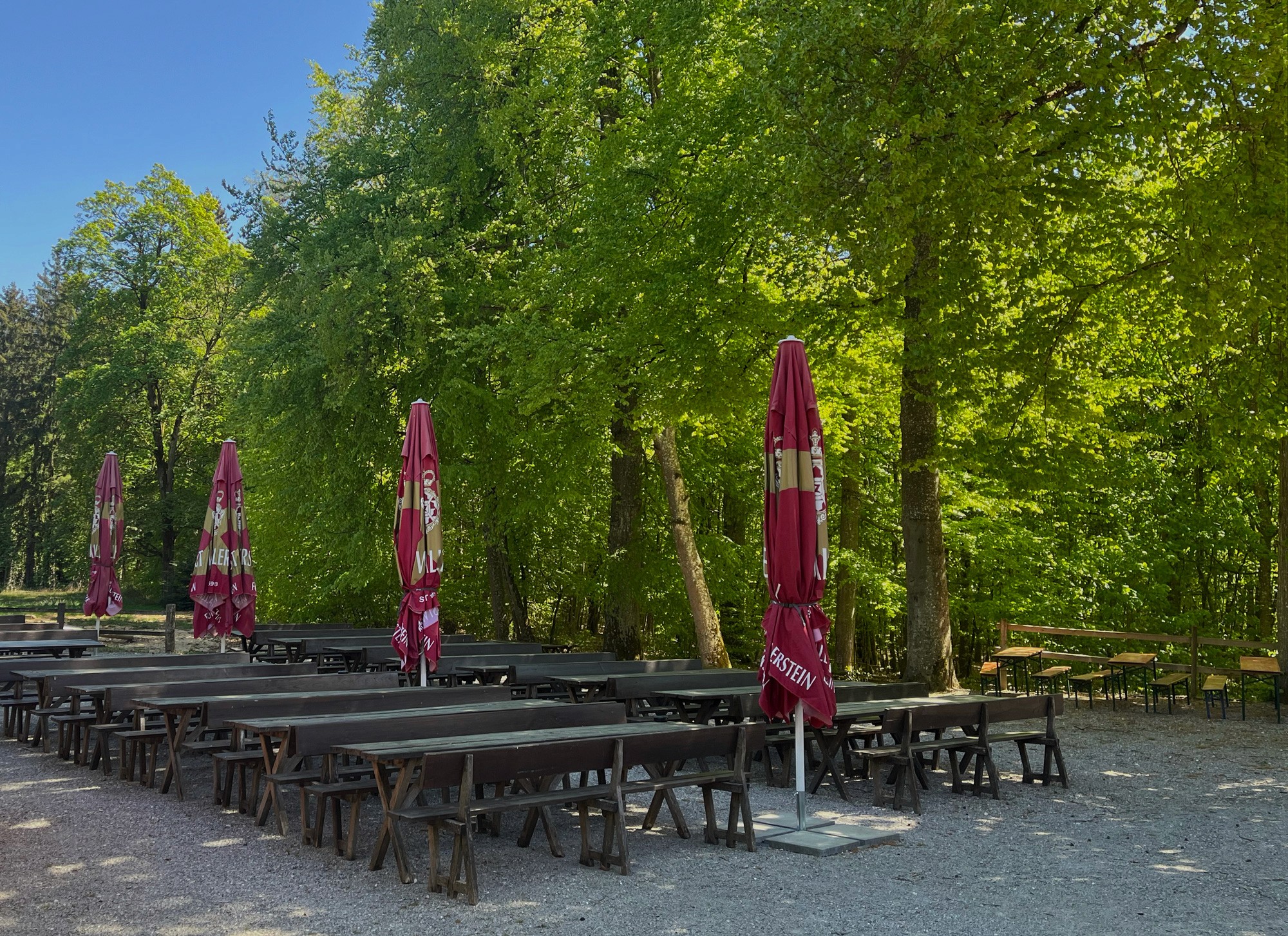 Biergarten am Morgen
