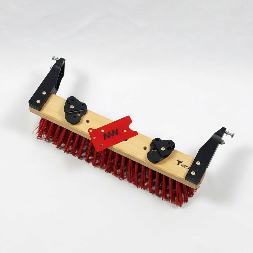 Frontbesen mit Halteplatten, Griffen und roter Bohrschablone