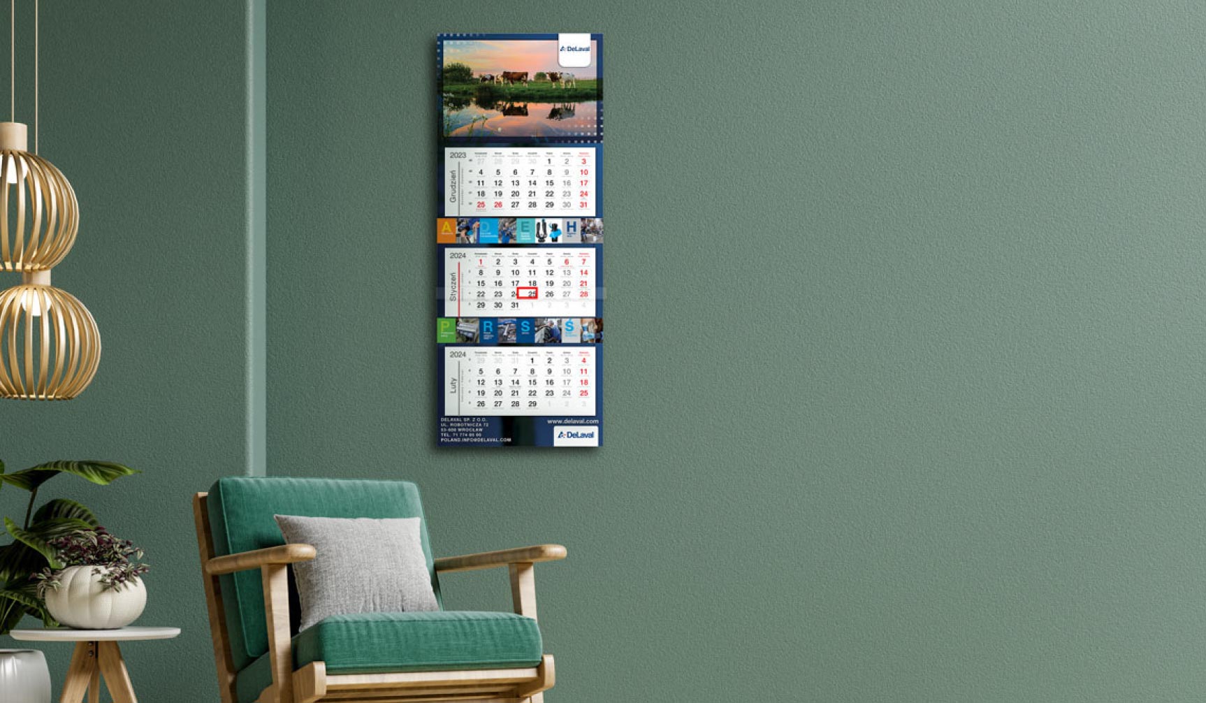 Wizualizacja kalendarza ściennego DeLaval w domowym wnętrzu (mockup).