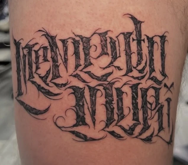 Custom lettering thigh tattoo by Tomski