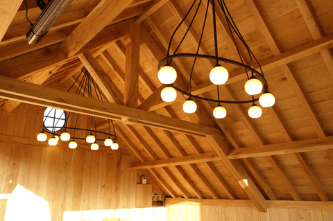 Maatwerk plafondverlichting van Bellini Lighting geïntegreerd in een decoratieve structuur