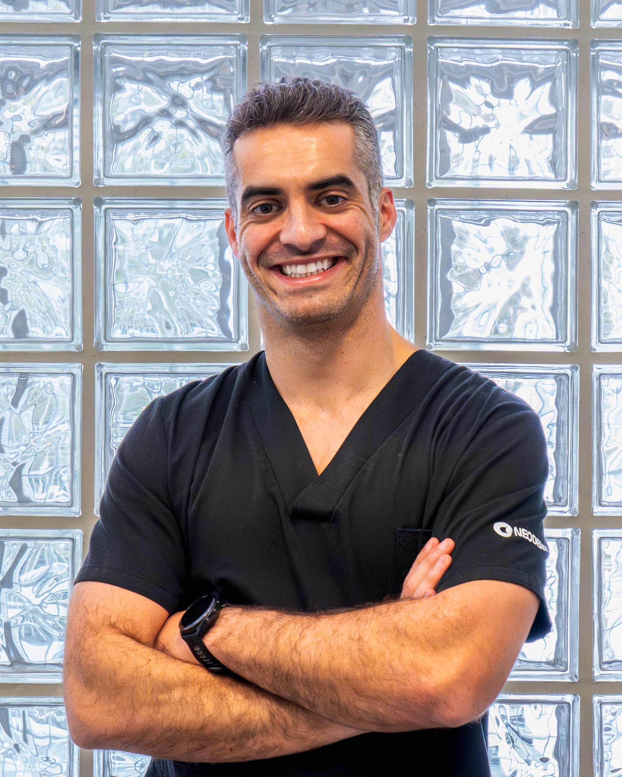Dr. Vitor Correia, especialista em cirurgia oral, implantologia e reabilitação