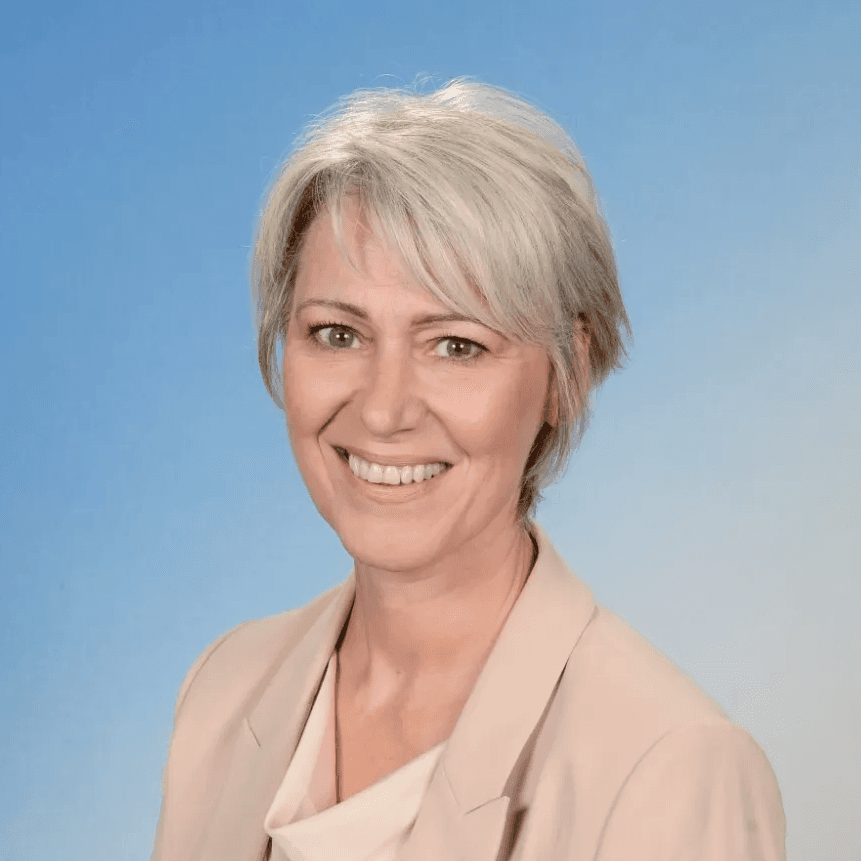 photo of our client Caroline Santer
