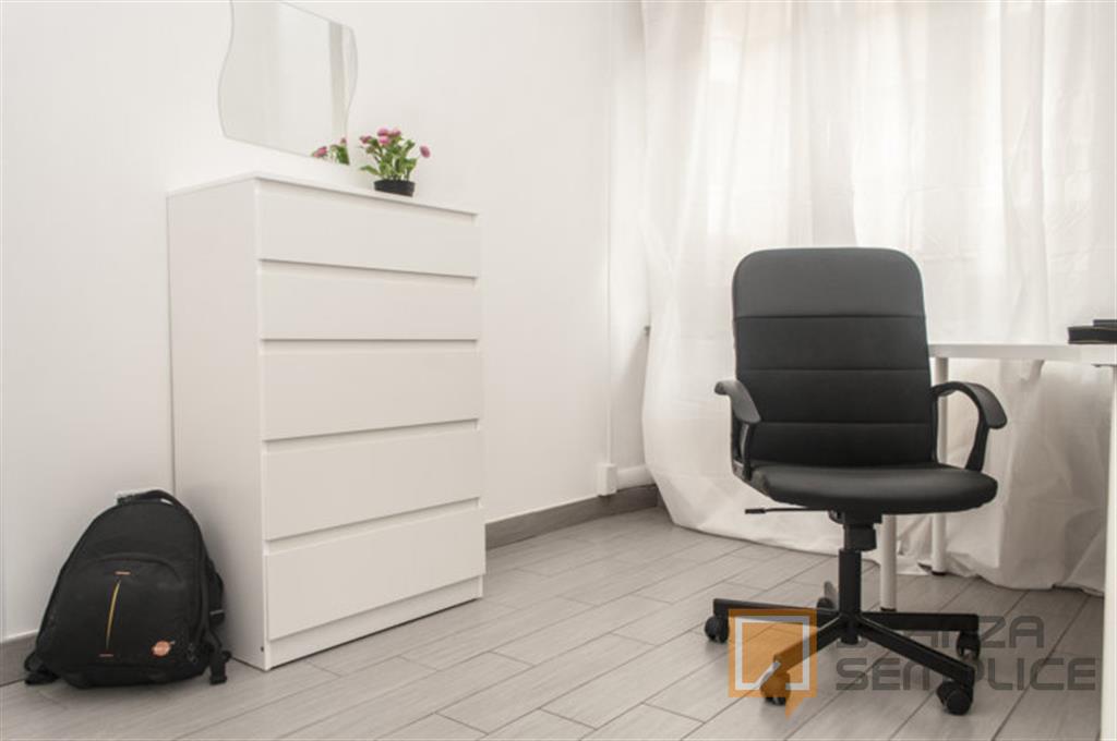 Room in Via Romolo Gessi, Torino
