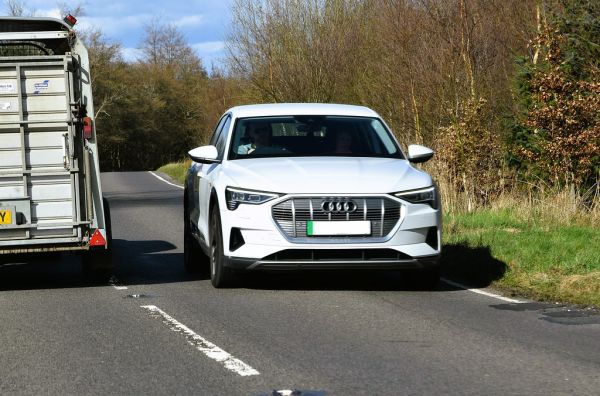 Audi e-tron 50 71 kWh elektromos autó – valós modellfotó