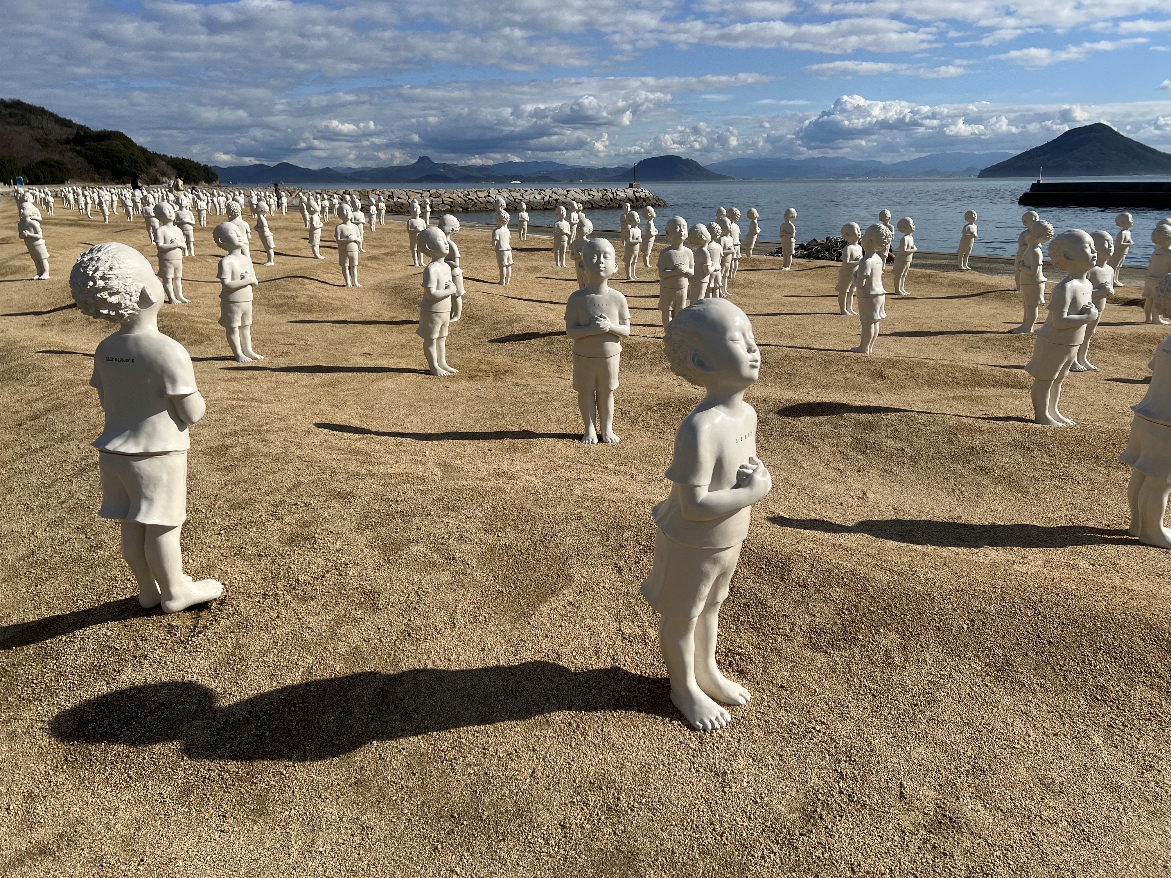 アート作品「国境を越えて・祈り」