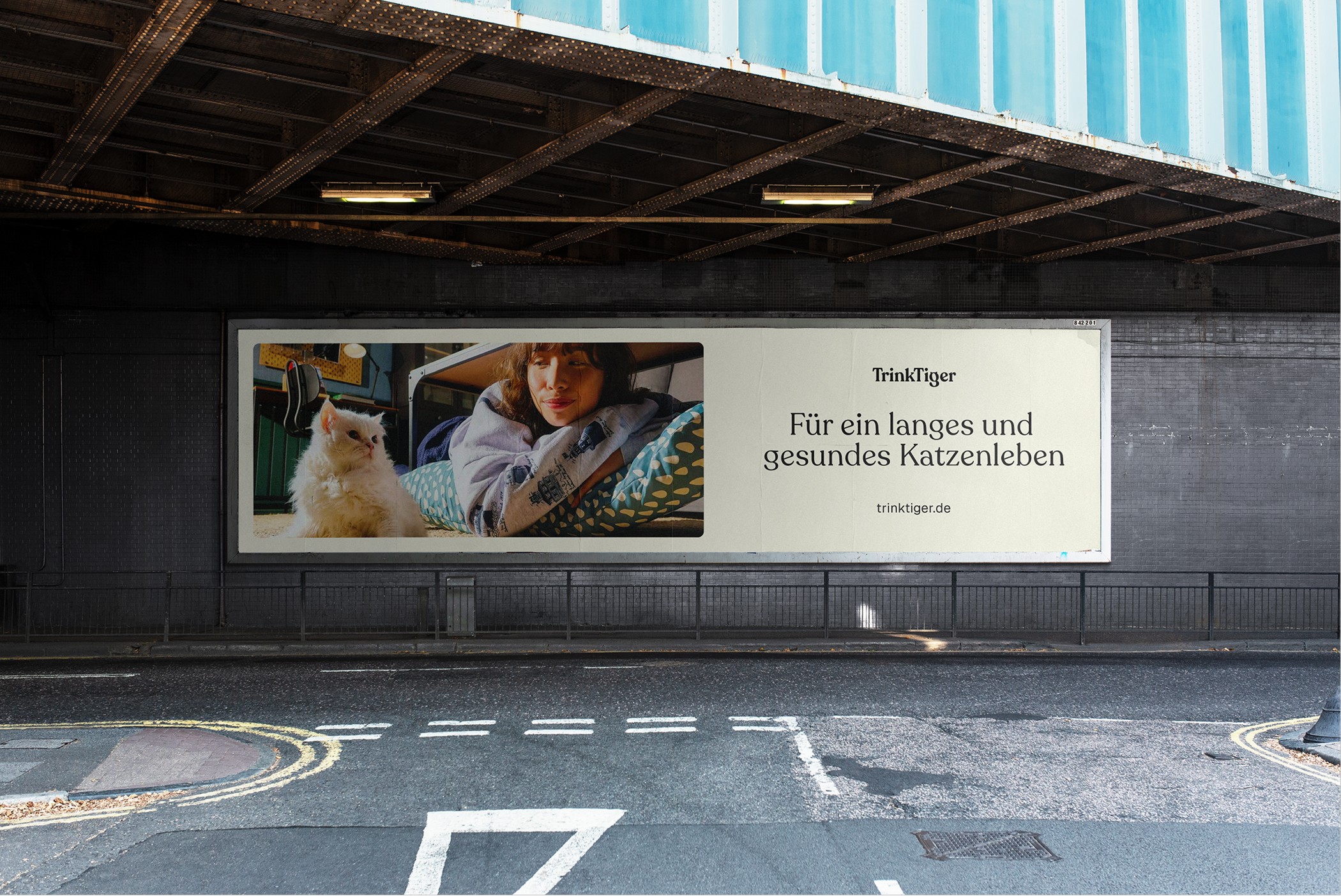 Emotional brand narrative supporting customer confidence