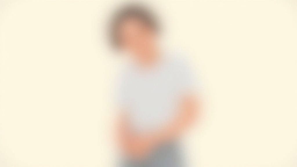 Eine Person übt verschiedene Posen und Gesichtsausdrücke vor einem Spiegel, um eine natürliche und selbstbewusste Haltung für ein Profilbild zu finden.