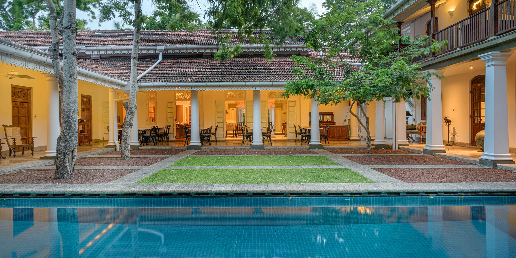 Coach explaining stuff to an athlete