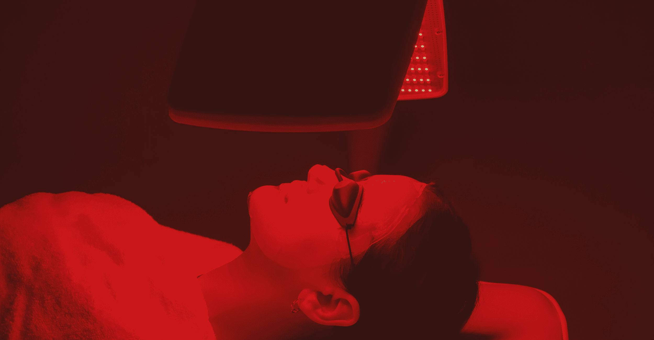 Woman getting red light therapy treatment