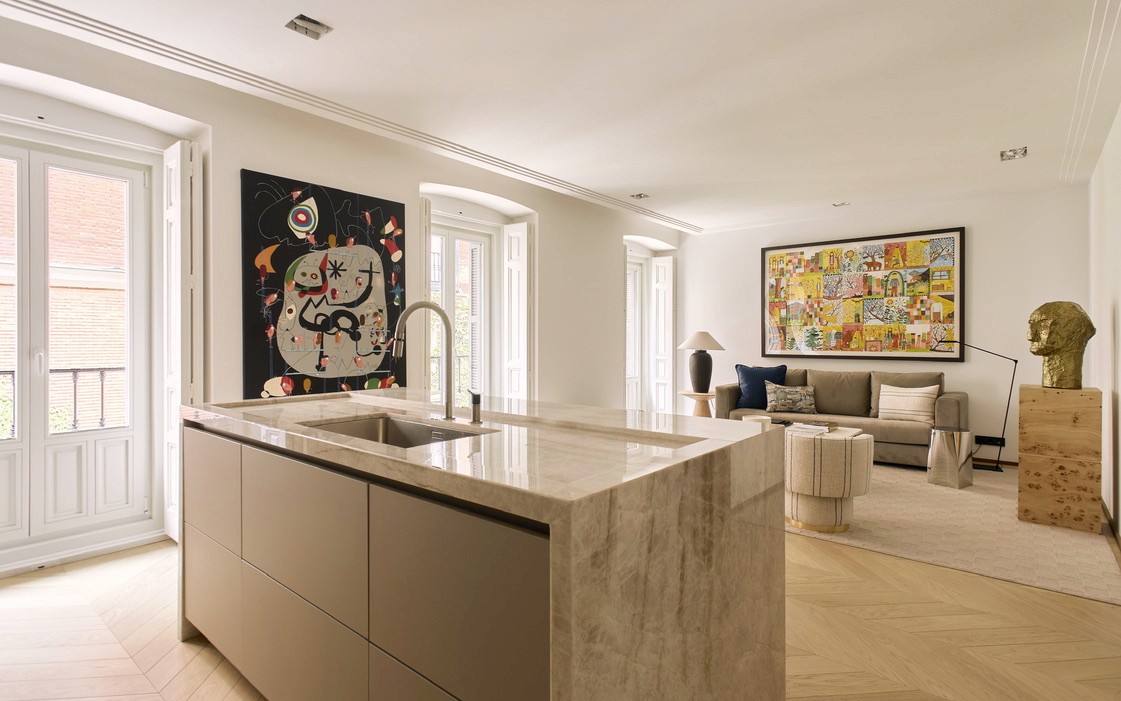 THE SIGNATURE RESIDENCE