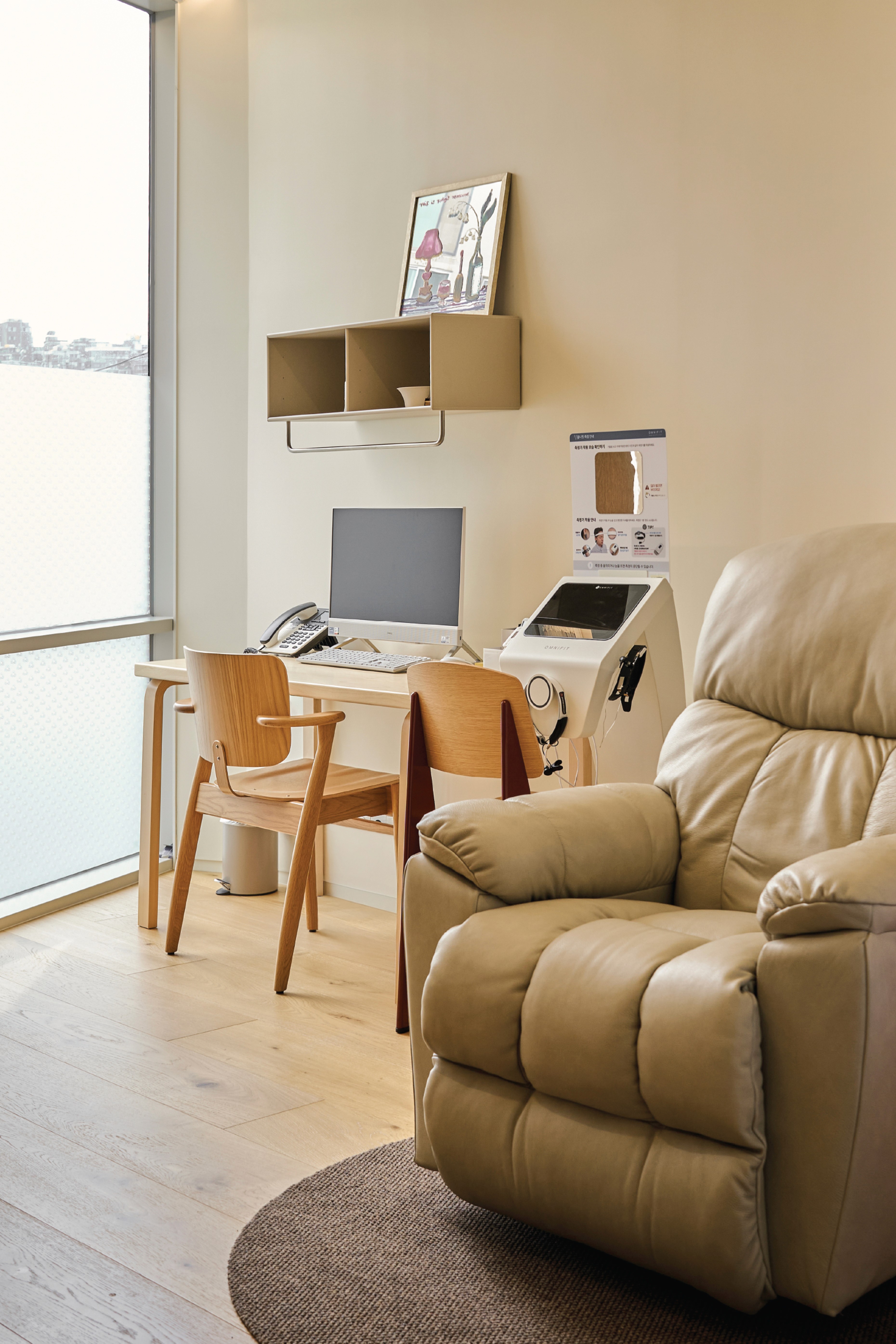 a room with recliner