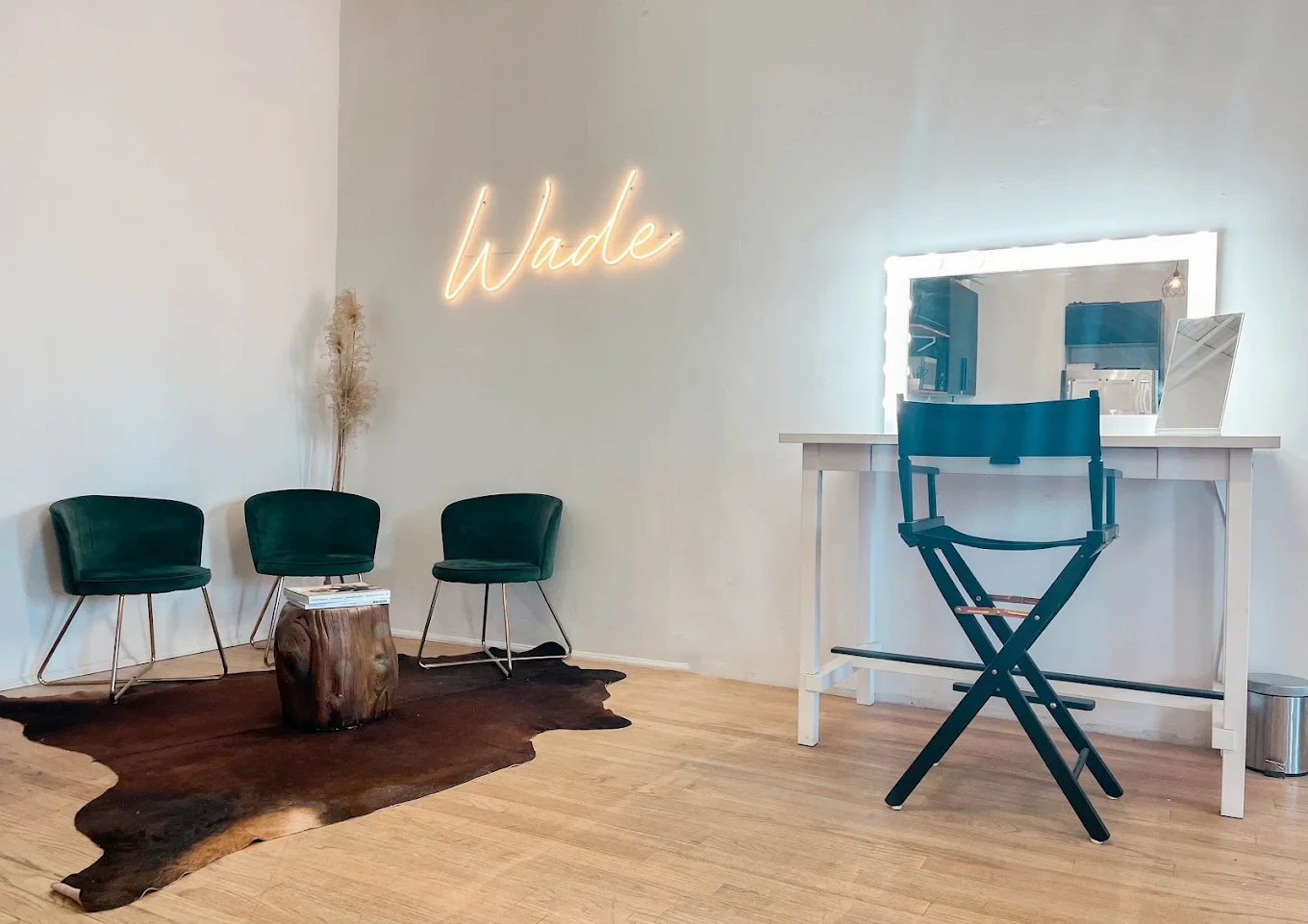 Make-up and vanity area