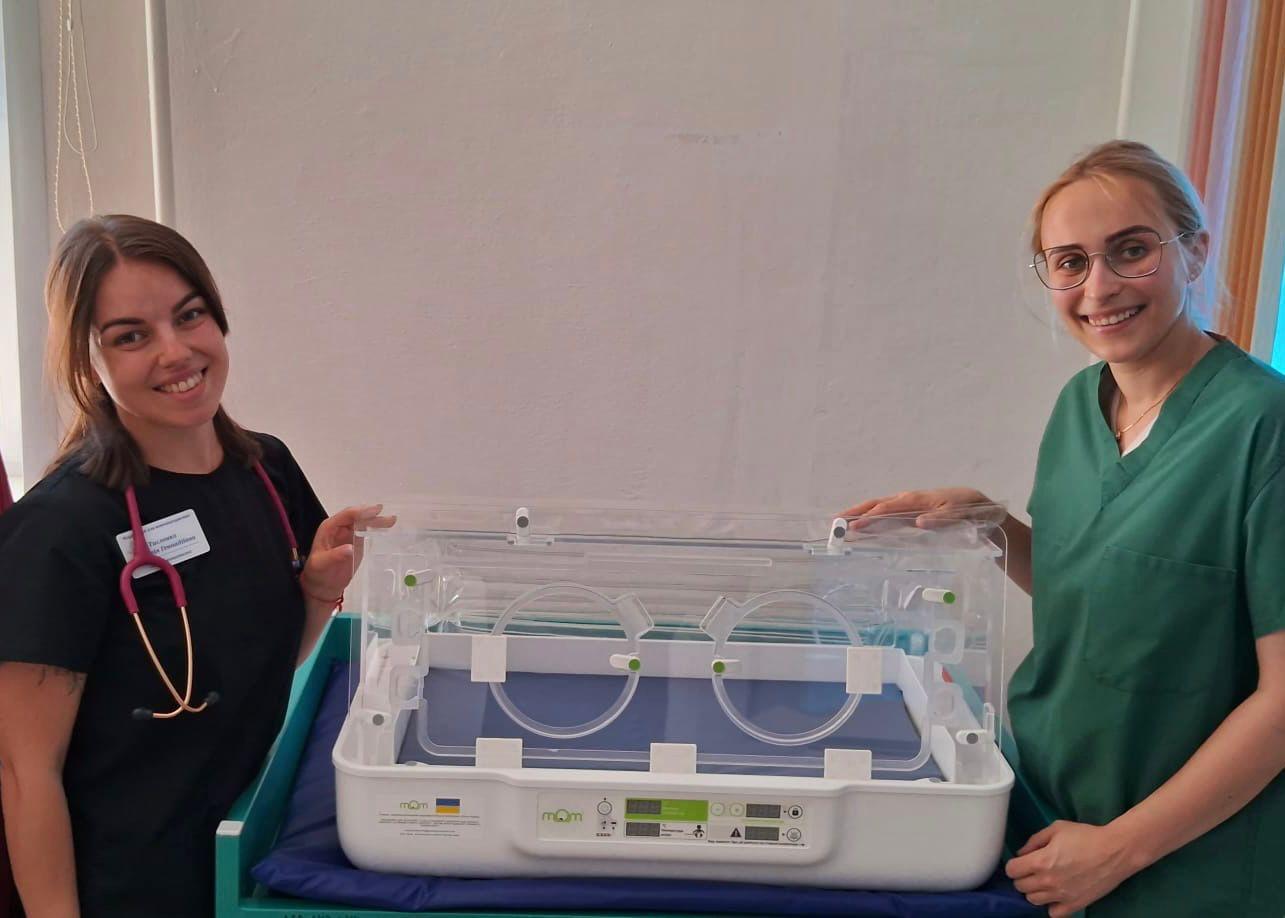Nurses with a mobile incubator system.