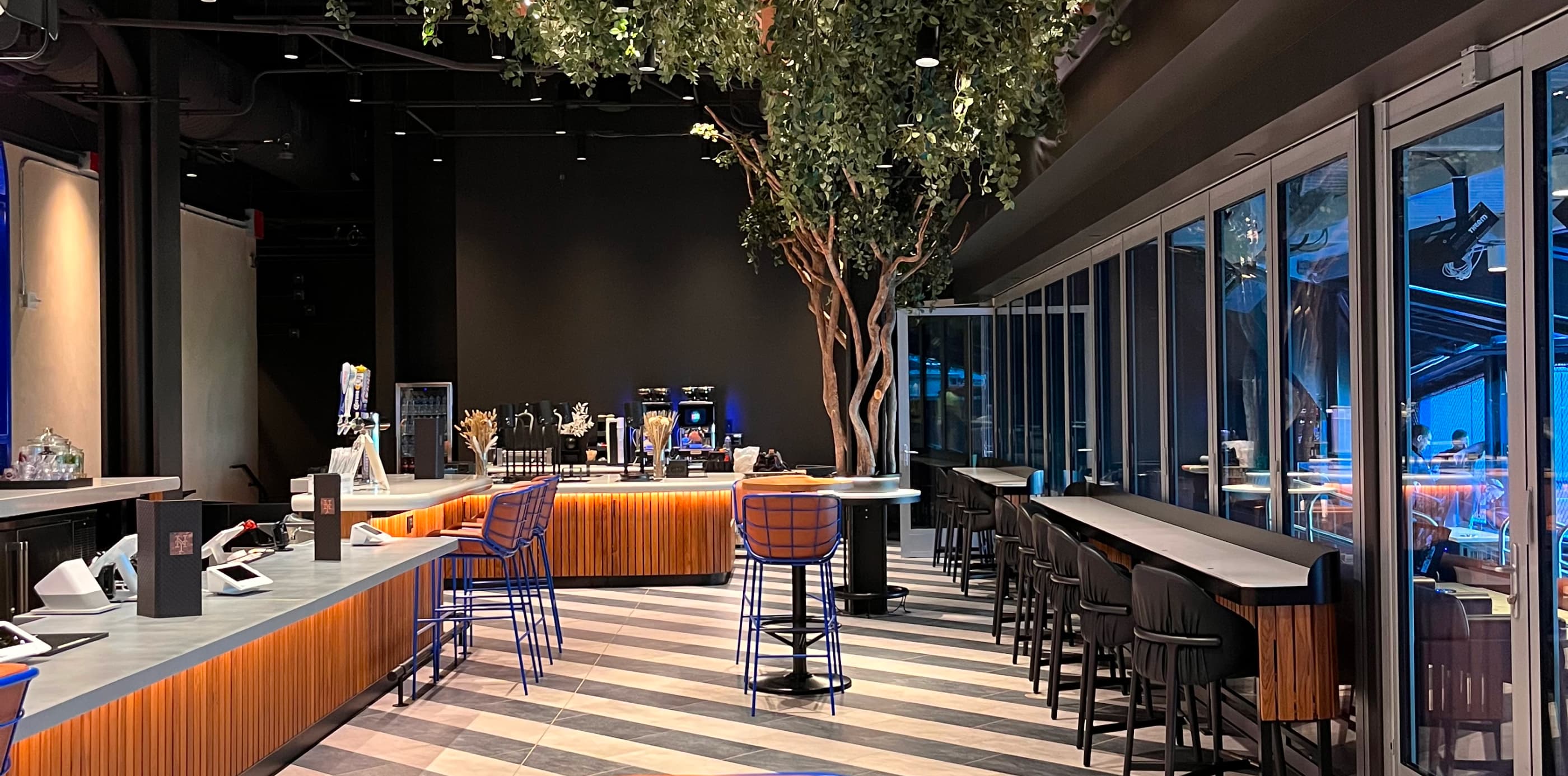 Another shot showing off the floor pattern and hanging plants