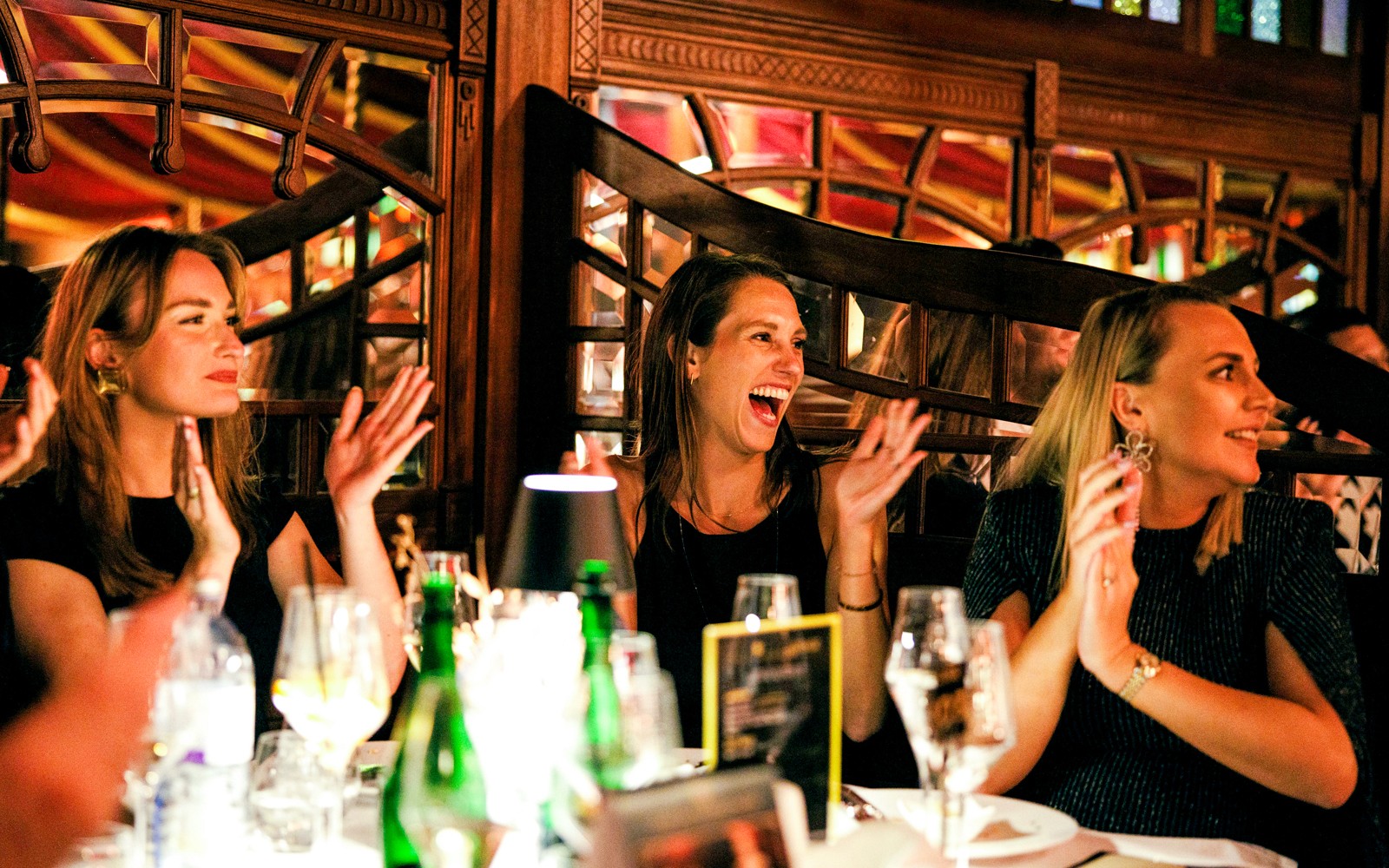 客人们正享受在维也纳普拉特米拉日的施特劳斯音乐会和晚宴。