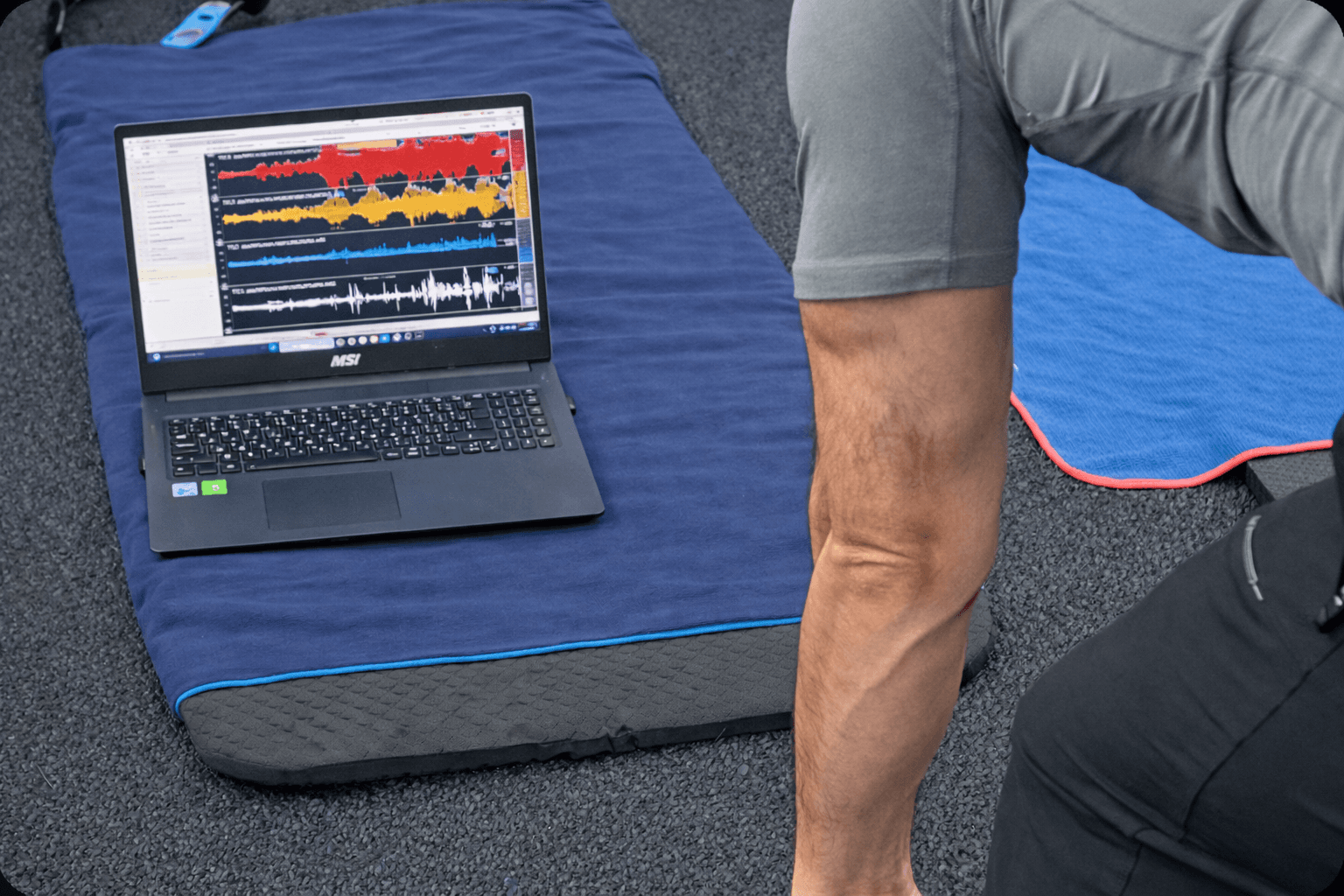 Визуализация на мускулна активност чрез Callibri Muscle Tracker