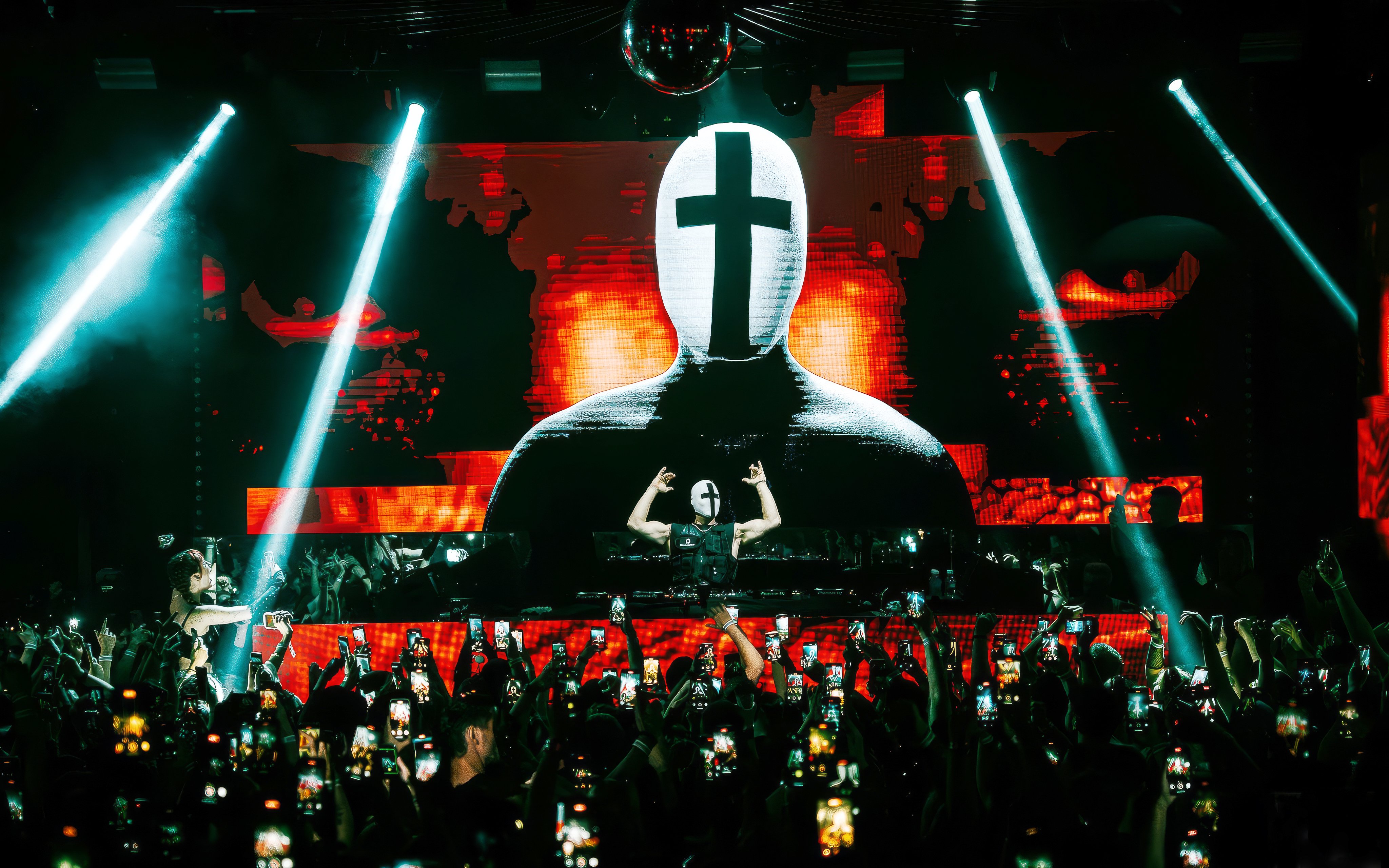 DJ 將於布拉格 EPIC 夜店的 after party 現場演出，配合璀璨奪目的燈光效果。