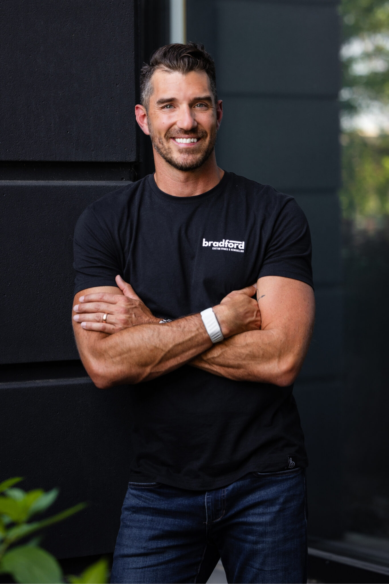 Ladies in XINSURANCE racing gear