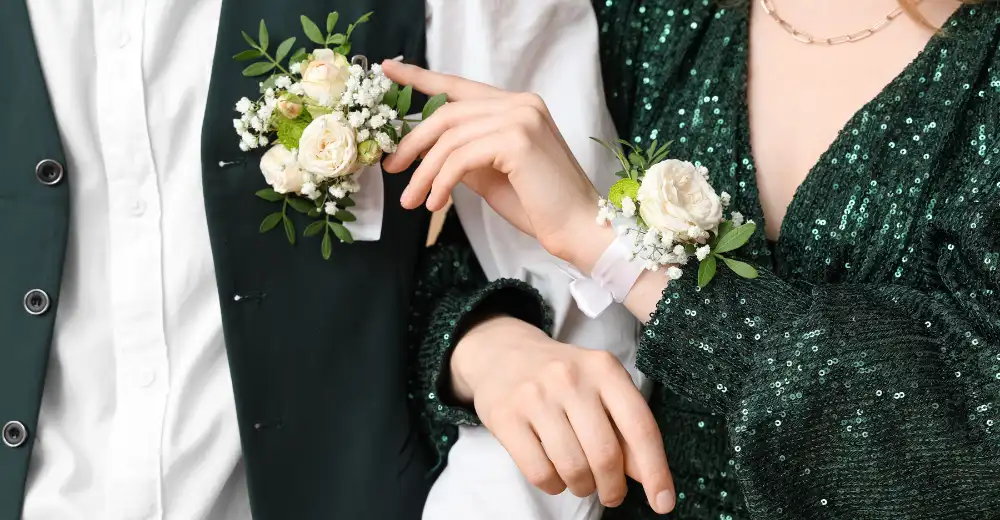 Élèves célébrant leur bal de promotion dans un High School au Canada avec STUDWAY.