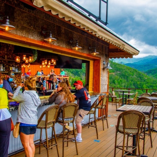 בר על ראש העולם באנאקיסטה