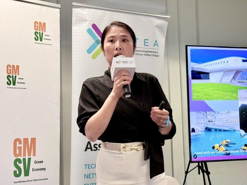 橫跨航空、甜點創業到現在財務專業的Snow Ho。(記者王湘涵╱攝影)