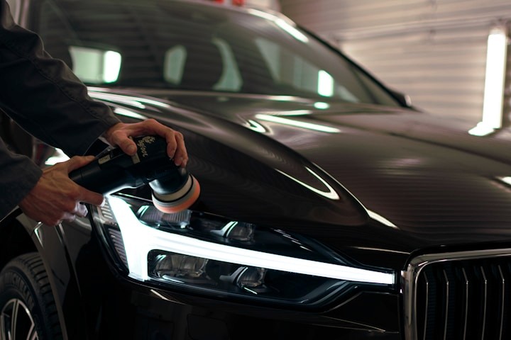 Detailer polishing glossy vehicle paint