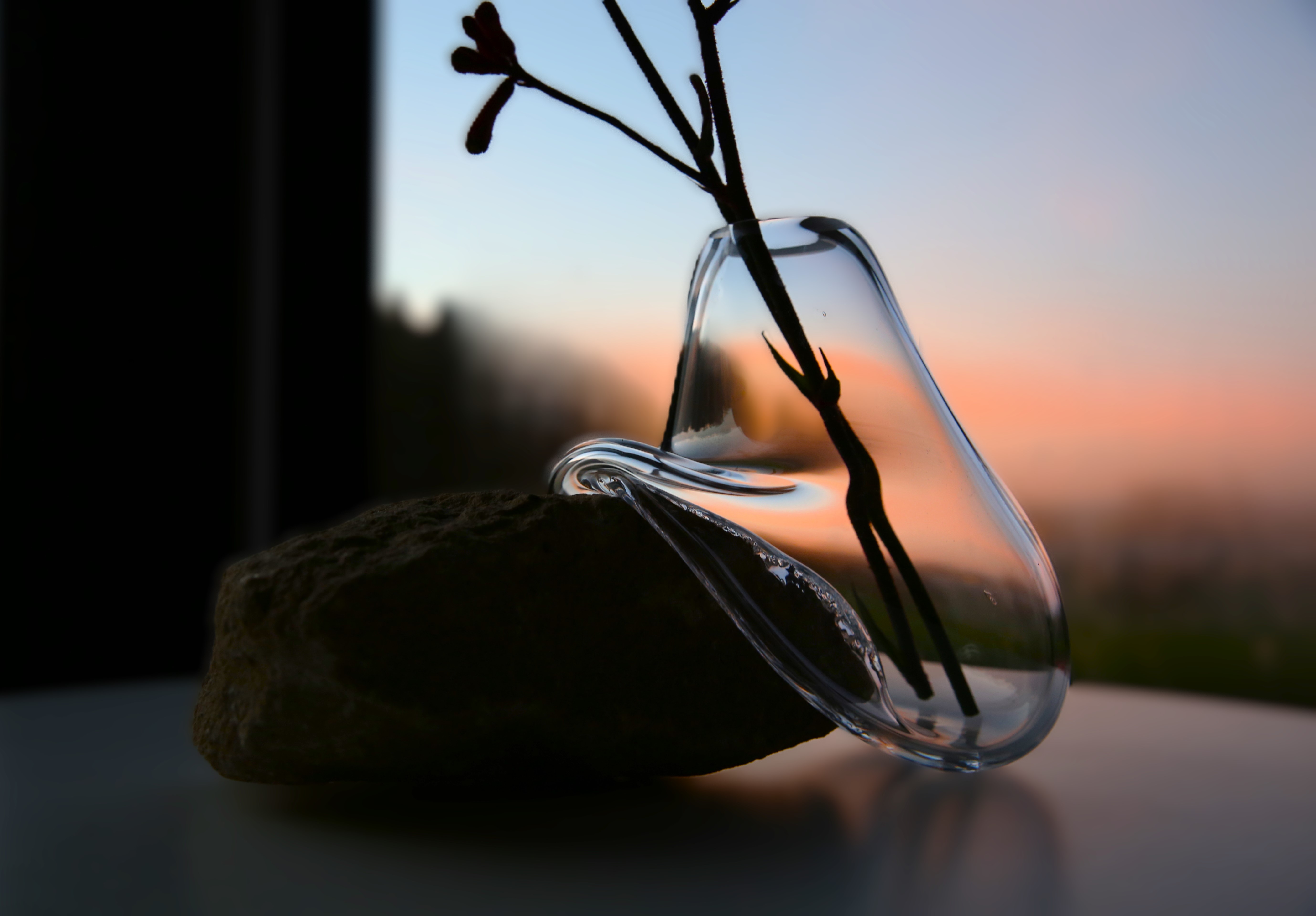 An scene of a lounge chair