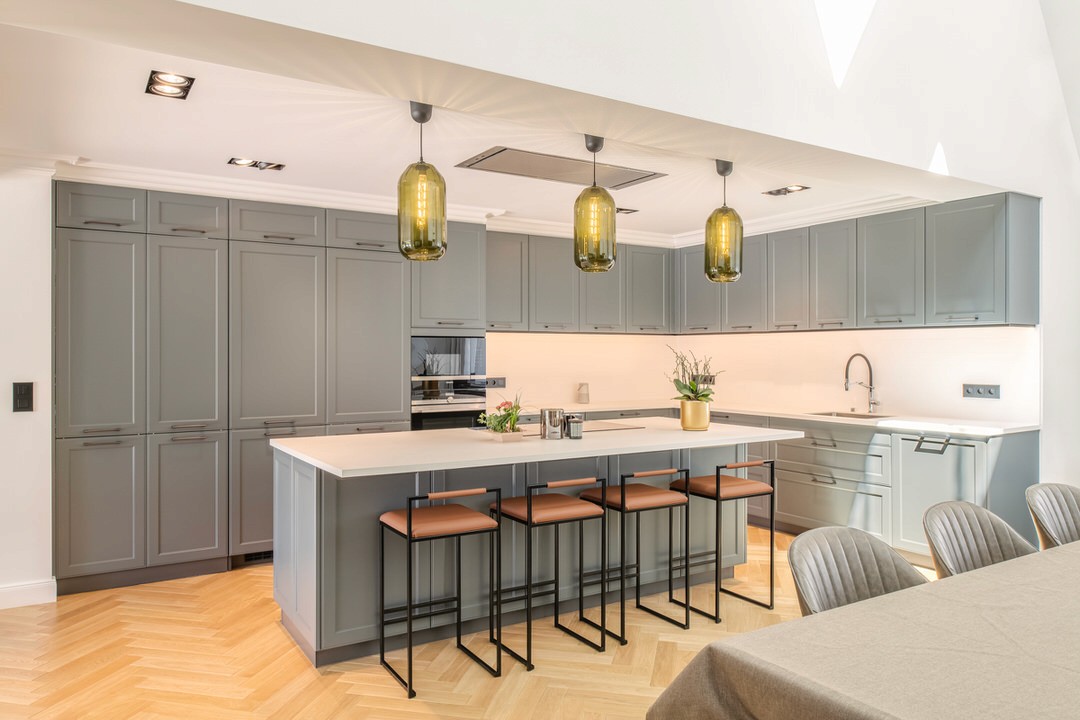 Rénovation d'une cuisine moderne par Batiglobal