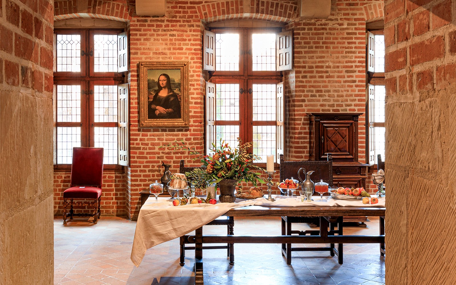 Festive table setting at Clos Lucé Castle with Christmas decorations.