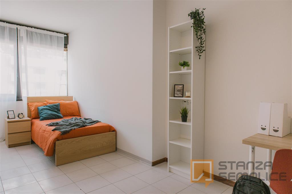 10-sqm room in Via Zambra, Trento