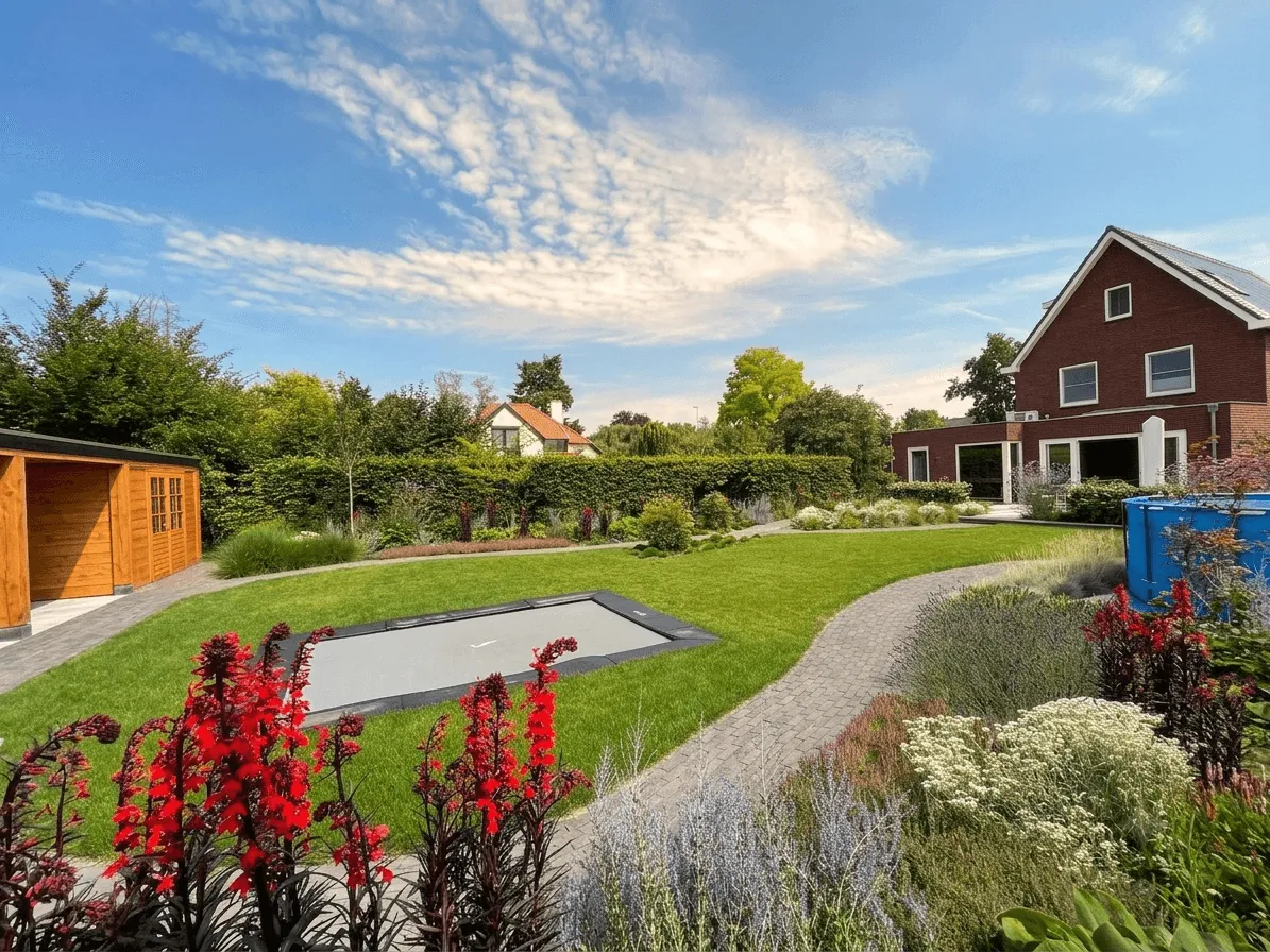 Strak tuinontwerp, aanleg en onderhoud bij Kamsteeg in Malden met focus op de aanlegdoor Star Landscaping