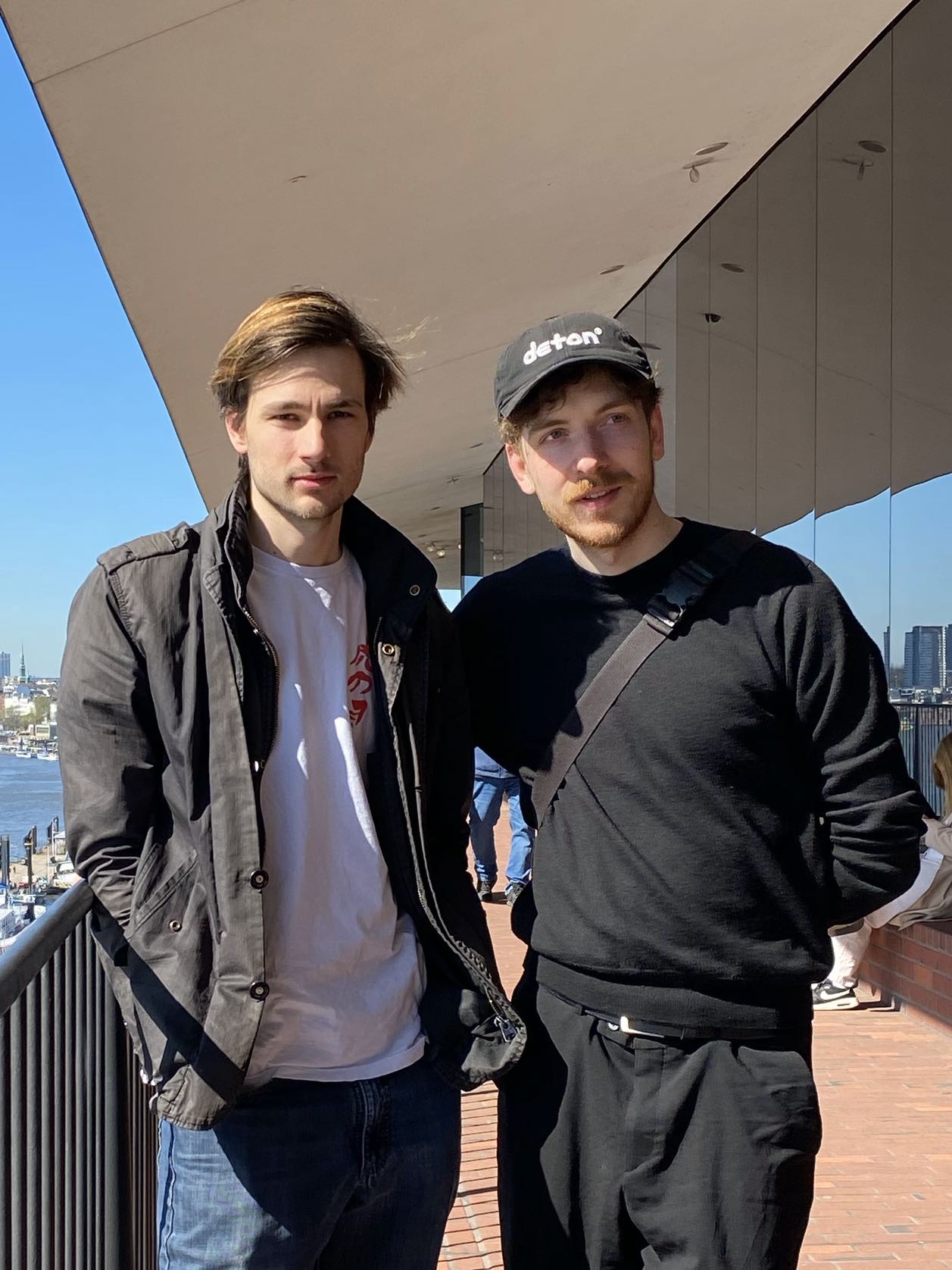 Zwei Männer stehen nebeneinander. (Edgar Kohn & Theo Weise)