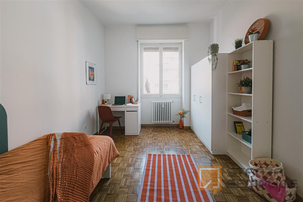 12 sqm room in Via Bagni, Brescia