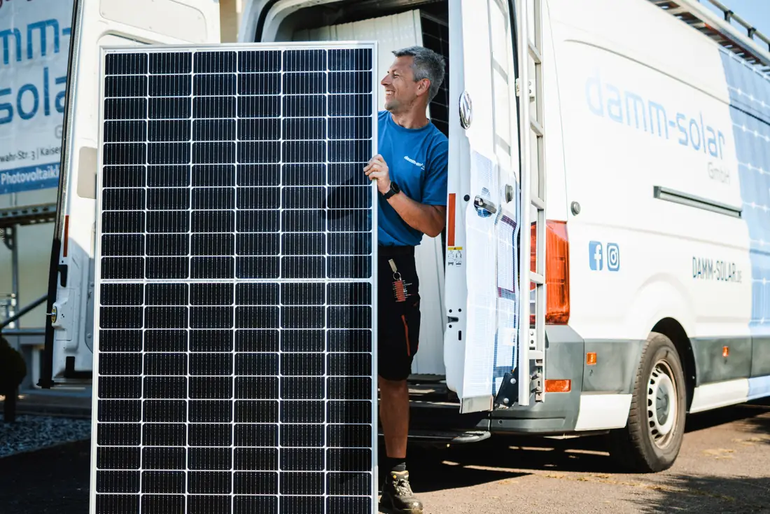 damm-solar Team bei der Montage