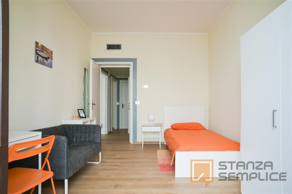 Stanza di 15 mq in Via BORGO RONCHINI, Parma