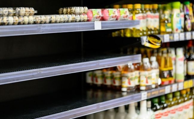 This is an image showing empty shelves in a grocery store, Hoarding food due to Russia-Ukraine tensions