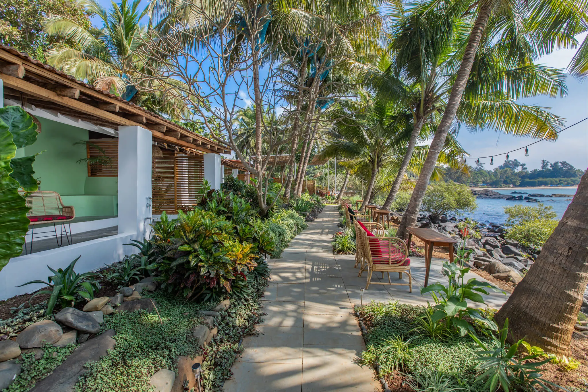 Down the garden path to the water at Casa Jaali