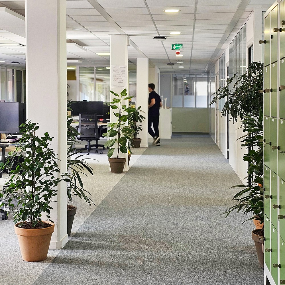 Couloir open space espace de travail