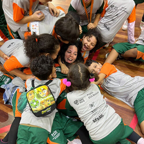 crianças e adolescentes beneficiadas