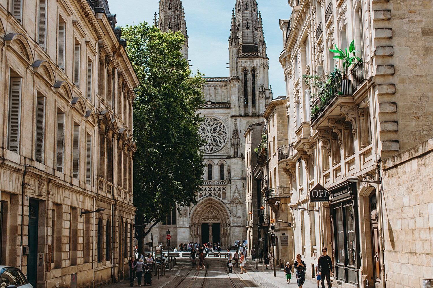 Rue de Bordeaux avec vue sur la Cathédrale Saint-André